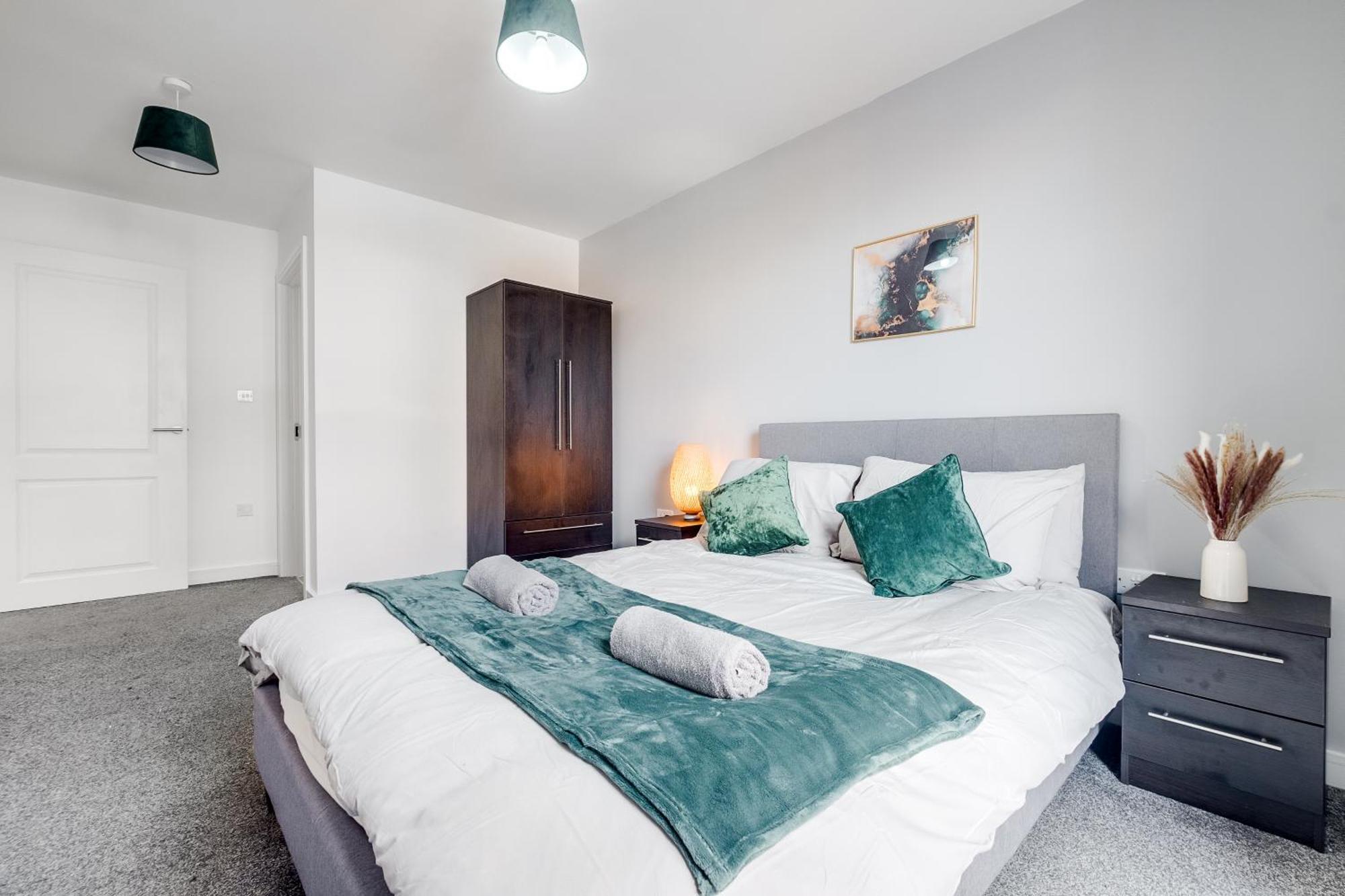 City Centre Emerald Escape - Sleeps-6, 2Beds & 2Baths , Netflix , Free Internet Apartment Birmingham Luaran gambar