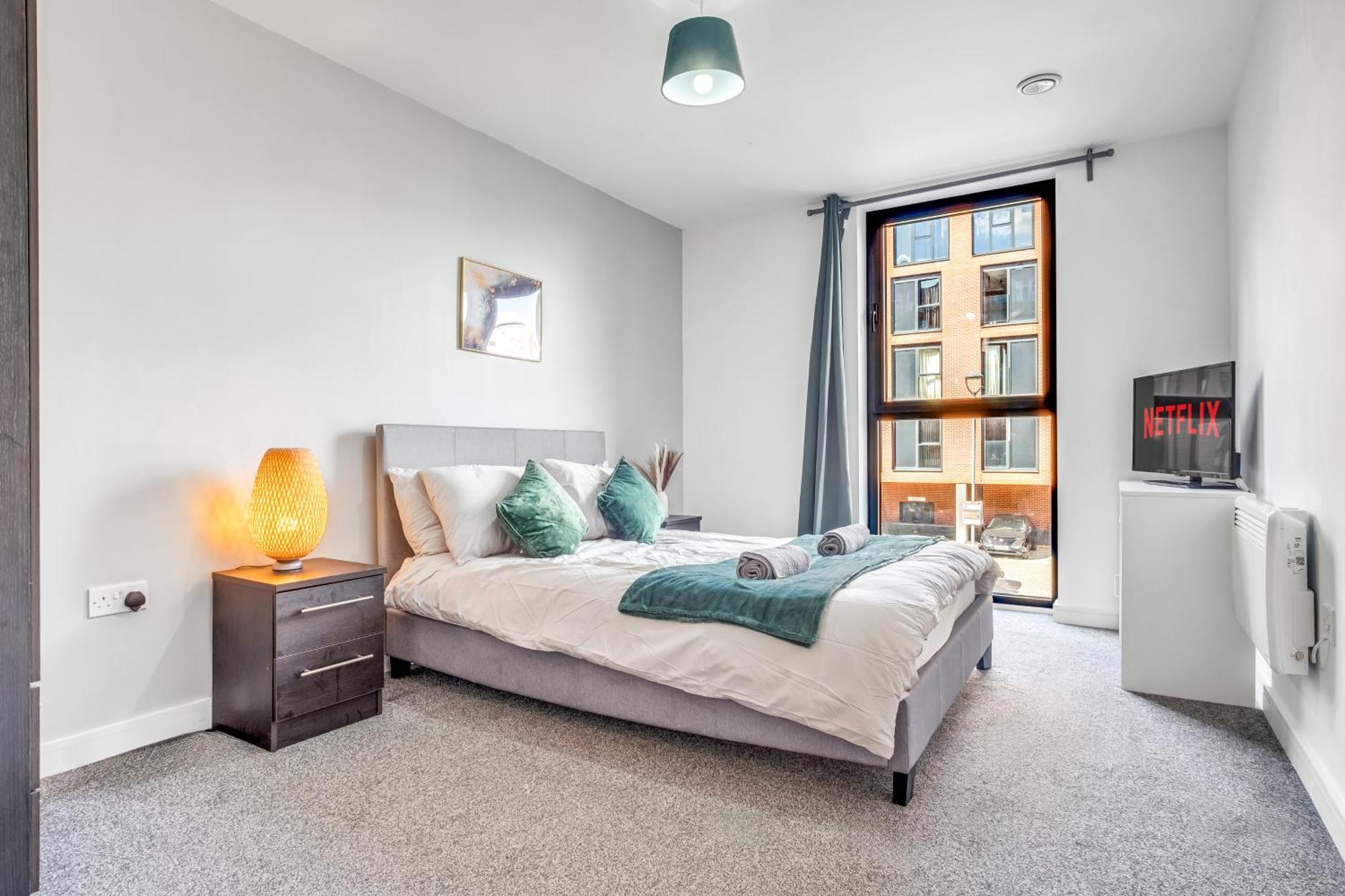 City Centre Emerald Escape - Sleeps-6, 2Beds & 2Baths , Netflix , Free Internet Apartment Birmingham Luaran gambar