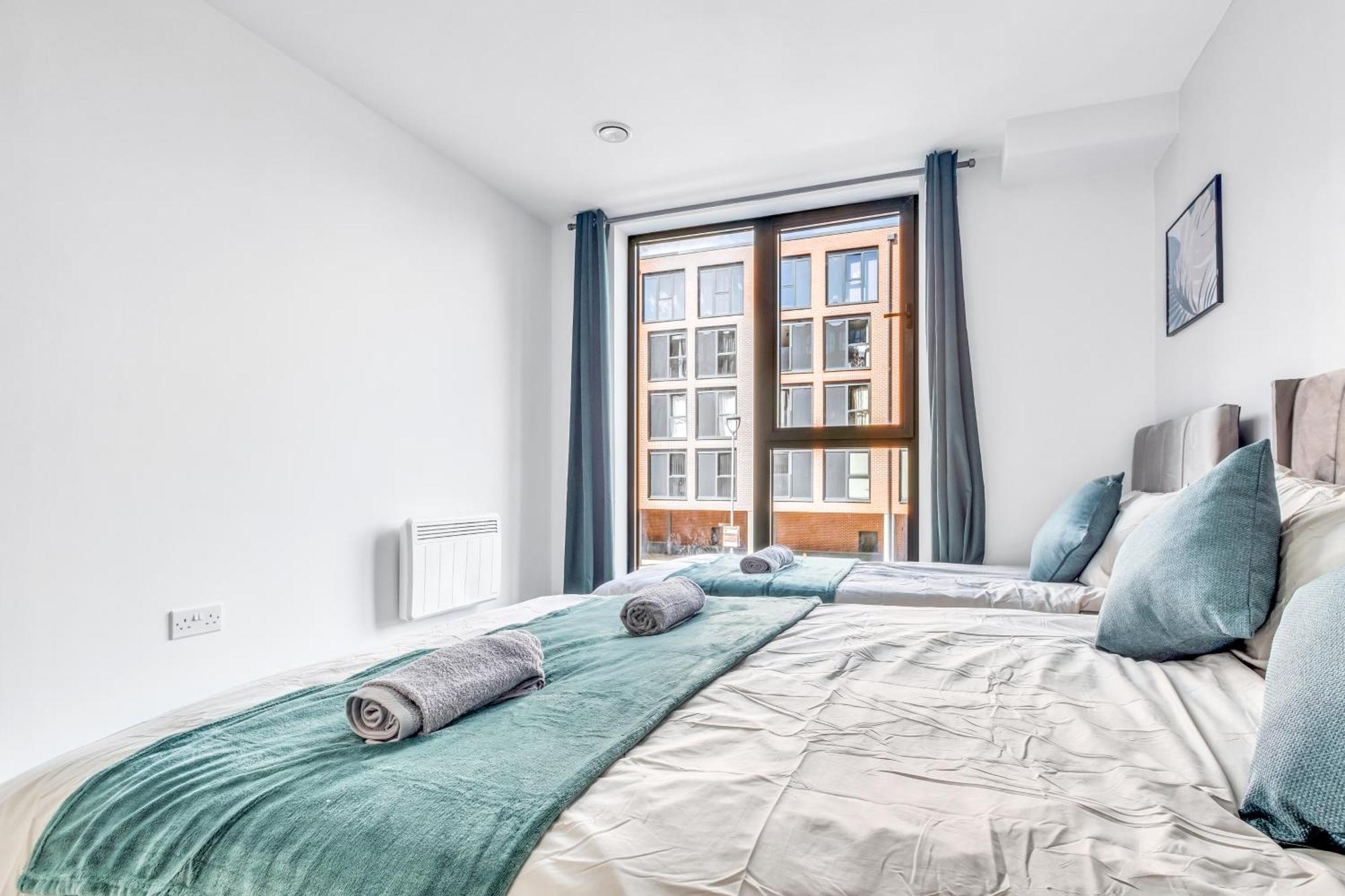 City Centre Emerald Escape - Sleeps-6, 2Beds & 2Baths , Netflix , Free Internet Apartment Birmingham Luaran gambar